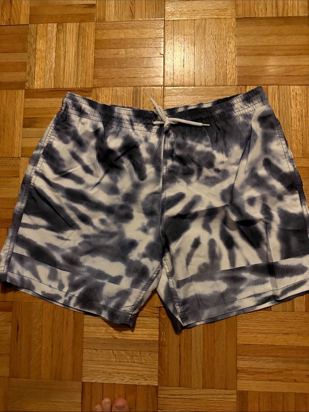 Men's Tie-Dye Swim Trunks in grey and White — Casual Beach Shorts